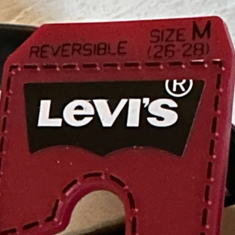 NWT LEVI’S Reversible BLK-BRW leather belt sz Med